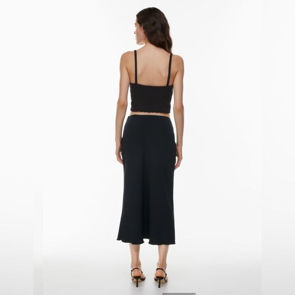 Aritzia Wilfred Evie Top Black V-neck crochet-knit sweater tank - Picture 6 of 13